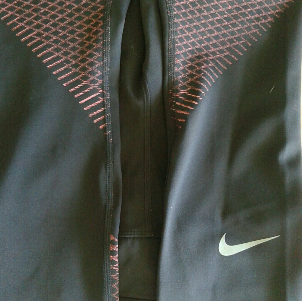 Nike Zonal strength crops NWT size XS - Picture 3 of 5
